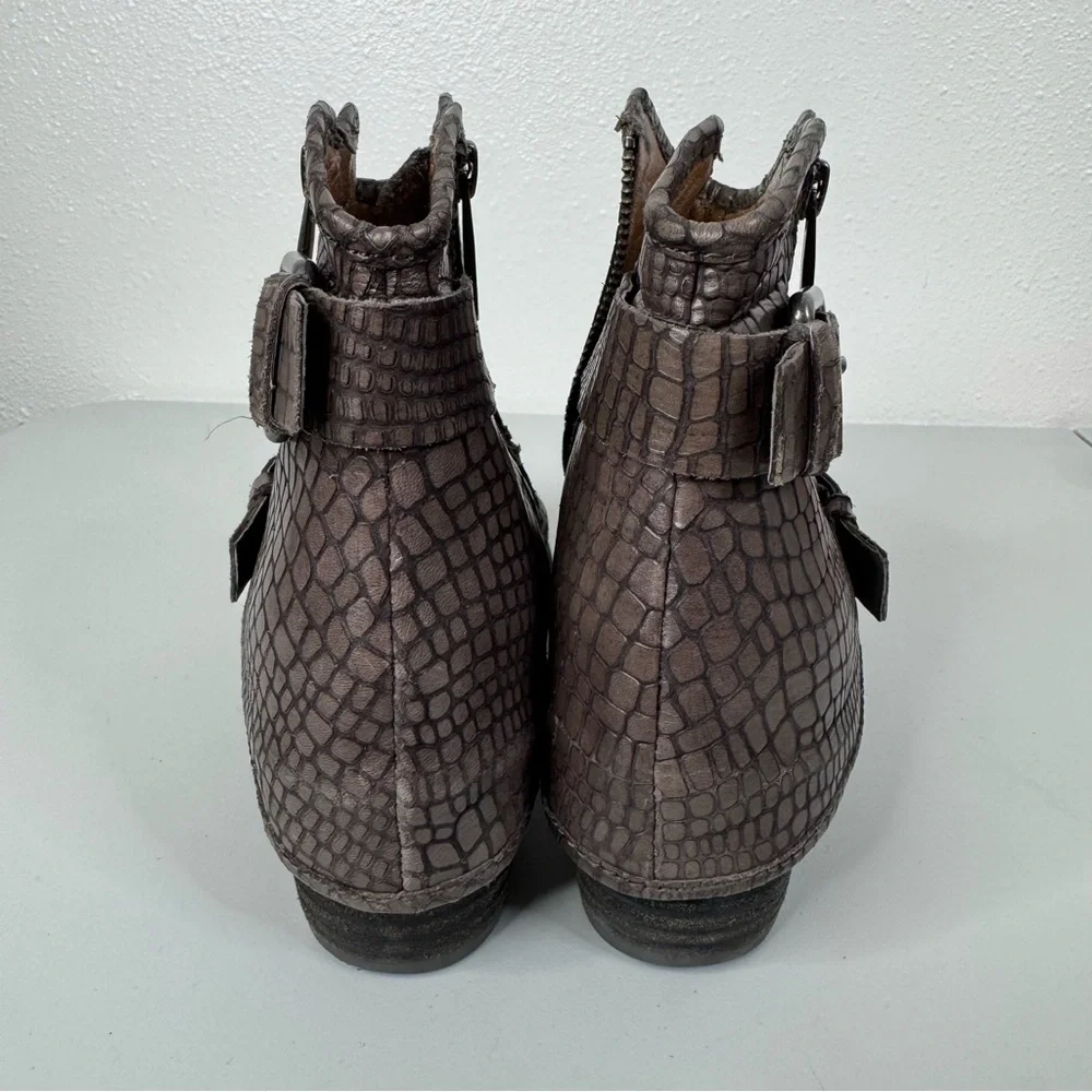 Donald Pliner Dalis Python Print Ankle Boots‎ Size 8